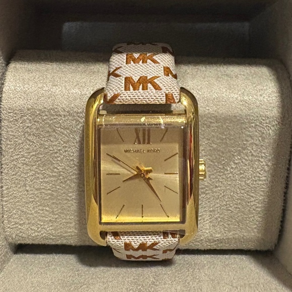 Michael Kors Square logo watch - Picture 1 of 9